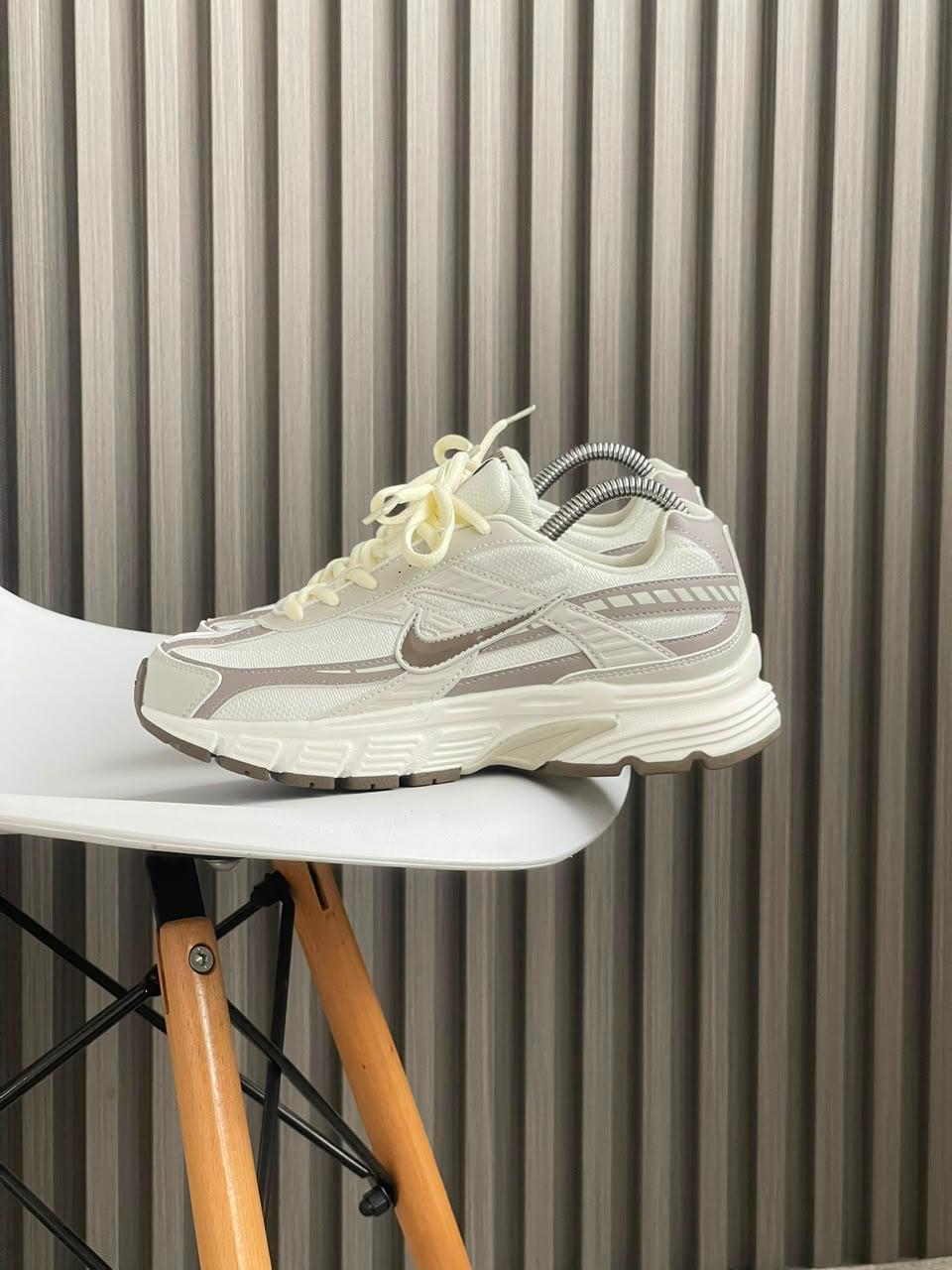 NIKE INITIATOR BLANCA GRIS |HOMBRE Y DAMA