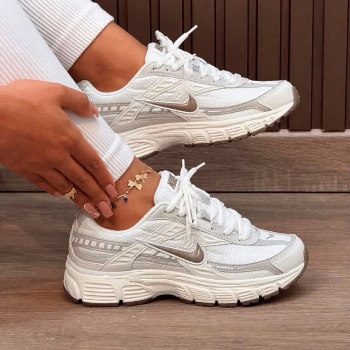 NIKE INITIATOR BEIGE | DAMA