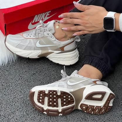 NIKE V2K BEIGE | DAMA