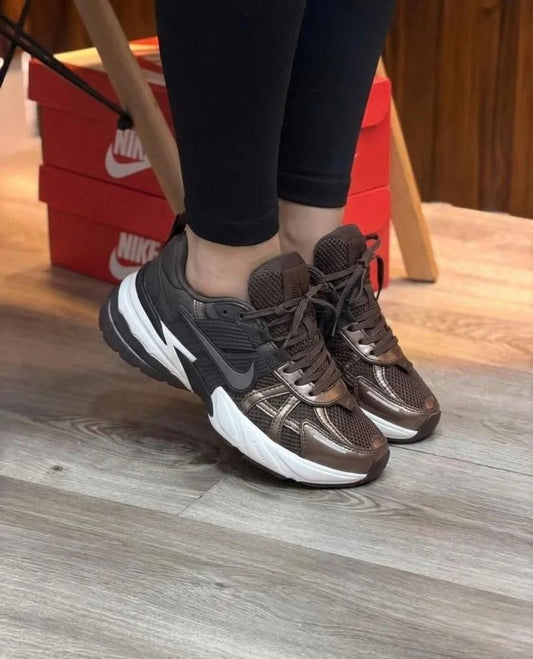 NIKE V2K VINO TINTO | DAMA