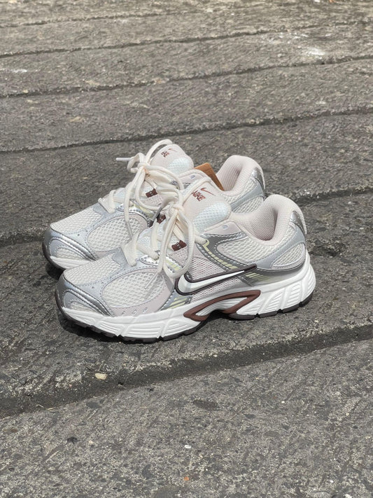 NIKE V5K BEIGE CAFE | DAMA