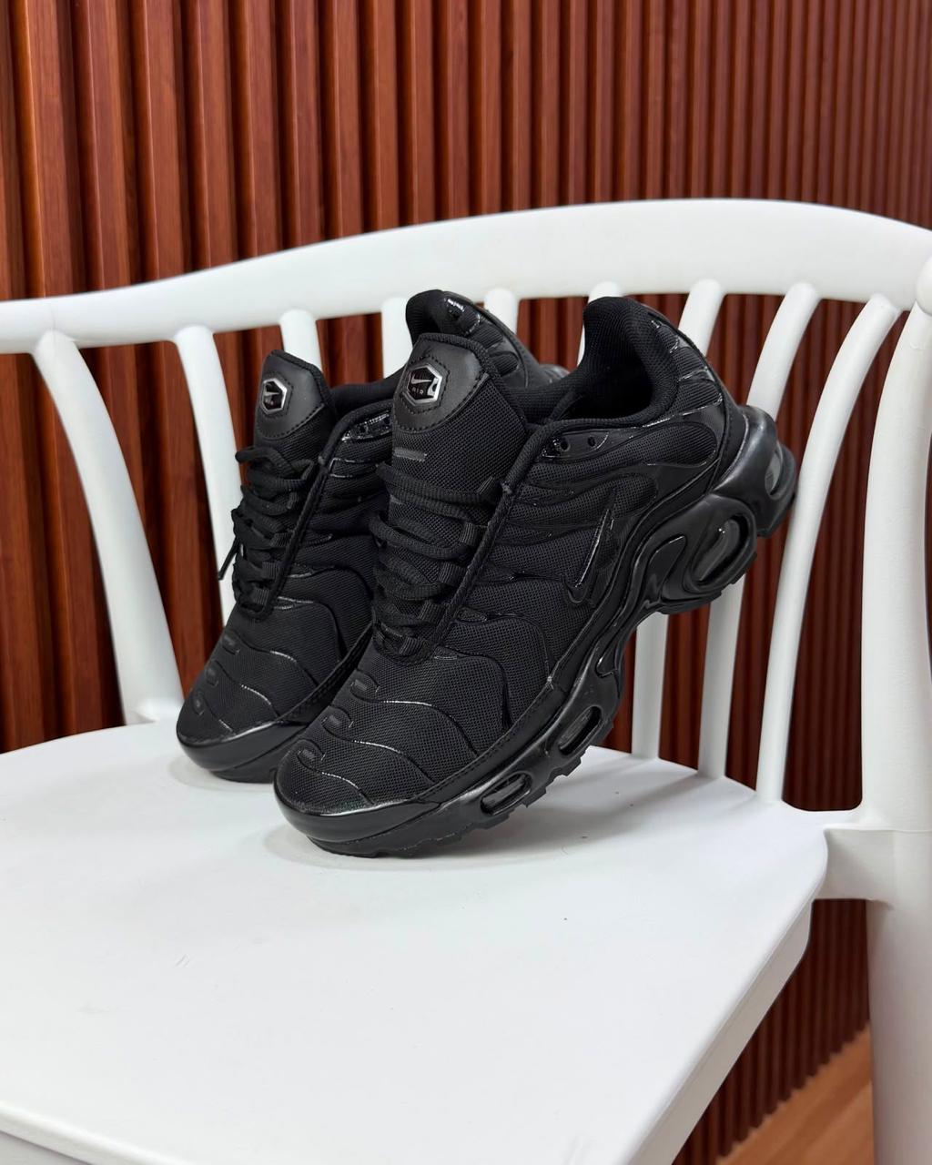 NIKE TN NEGRA | HOMBRE Y DAMA
