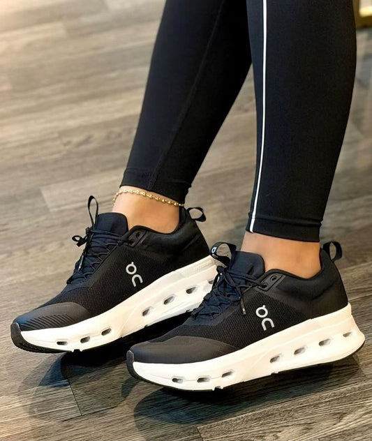 ON CLOUD NEGRA BLANCA | DAMA